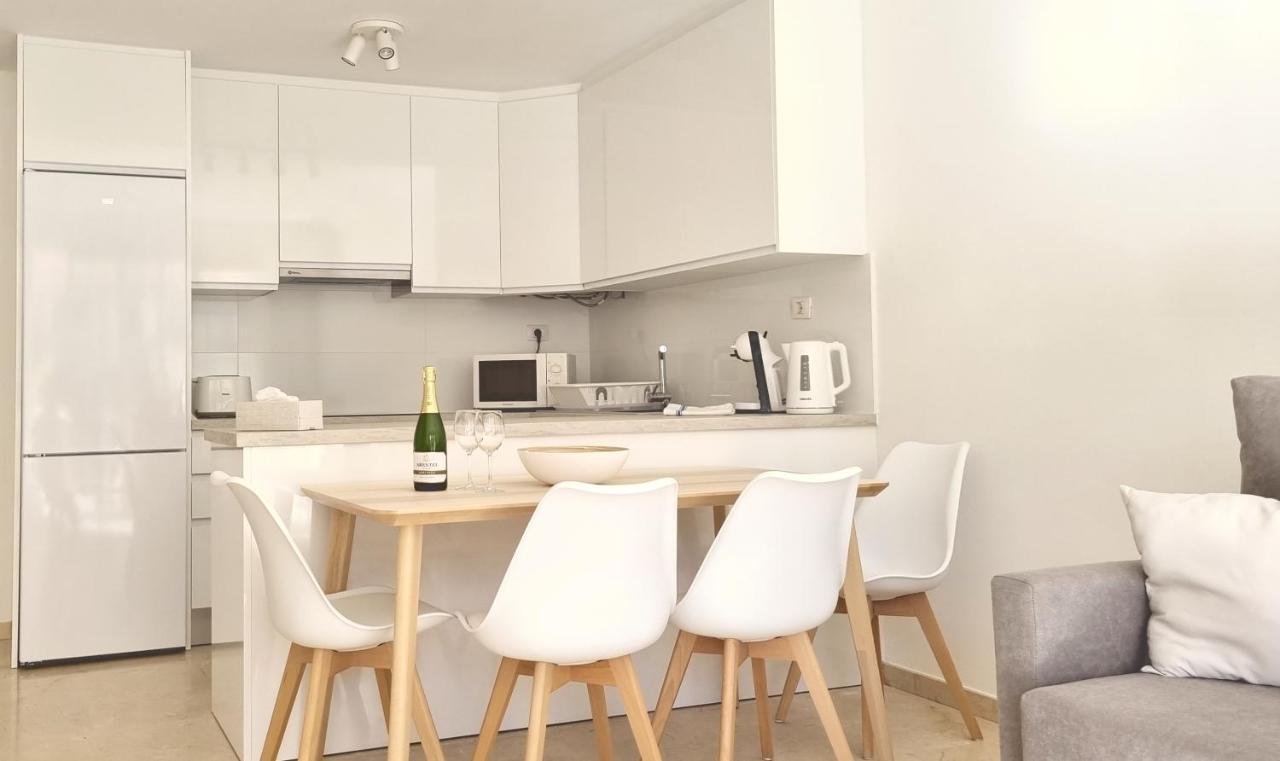 Lovely With Big Sunny Terrace Apartment *